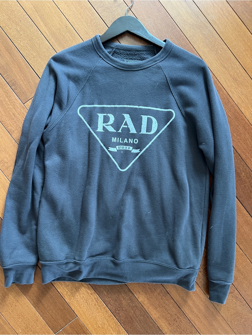 Ellandemm sweatshirt size medium